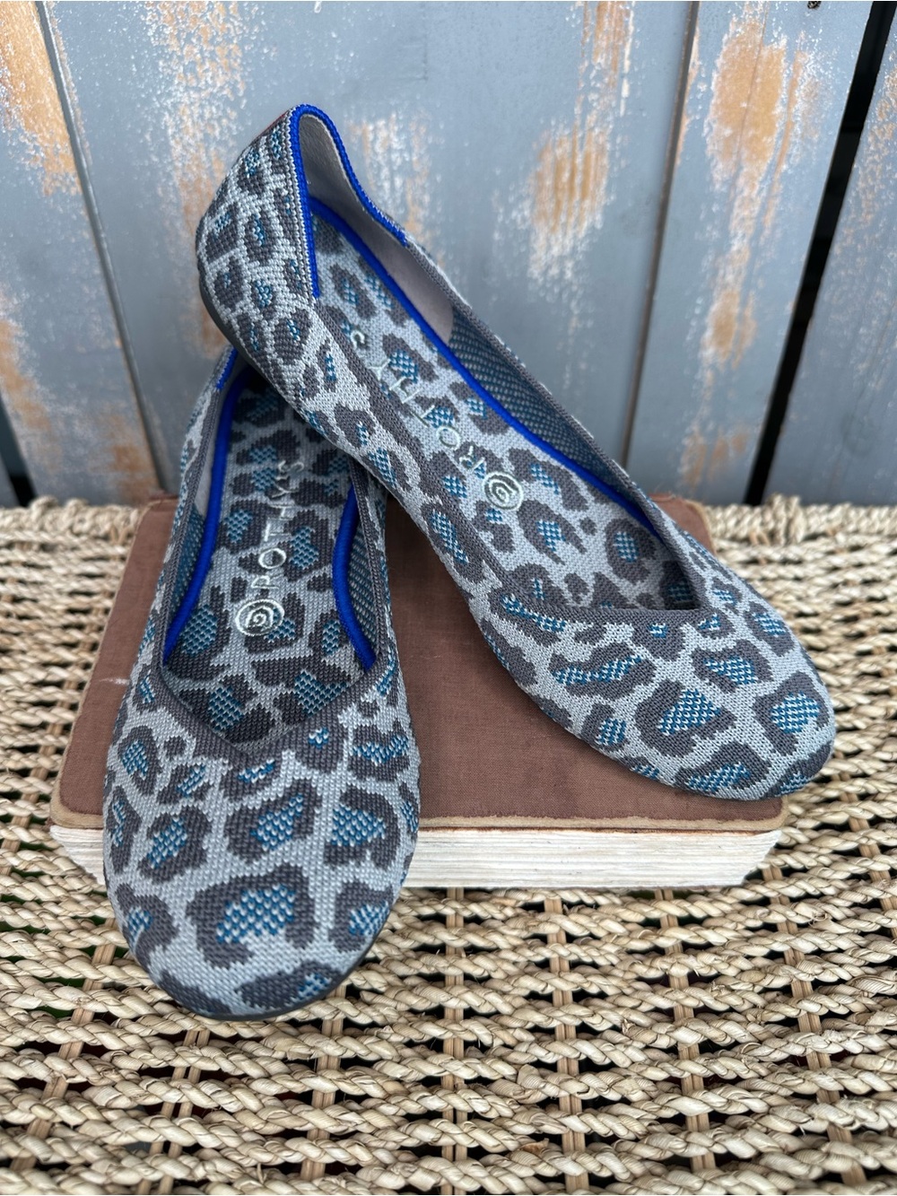 Rothy's The Flat Grey Spotted Retired Sz 8 - Picture 2 of 14